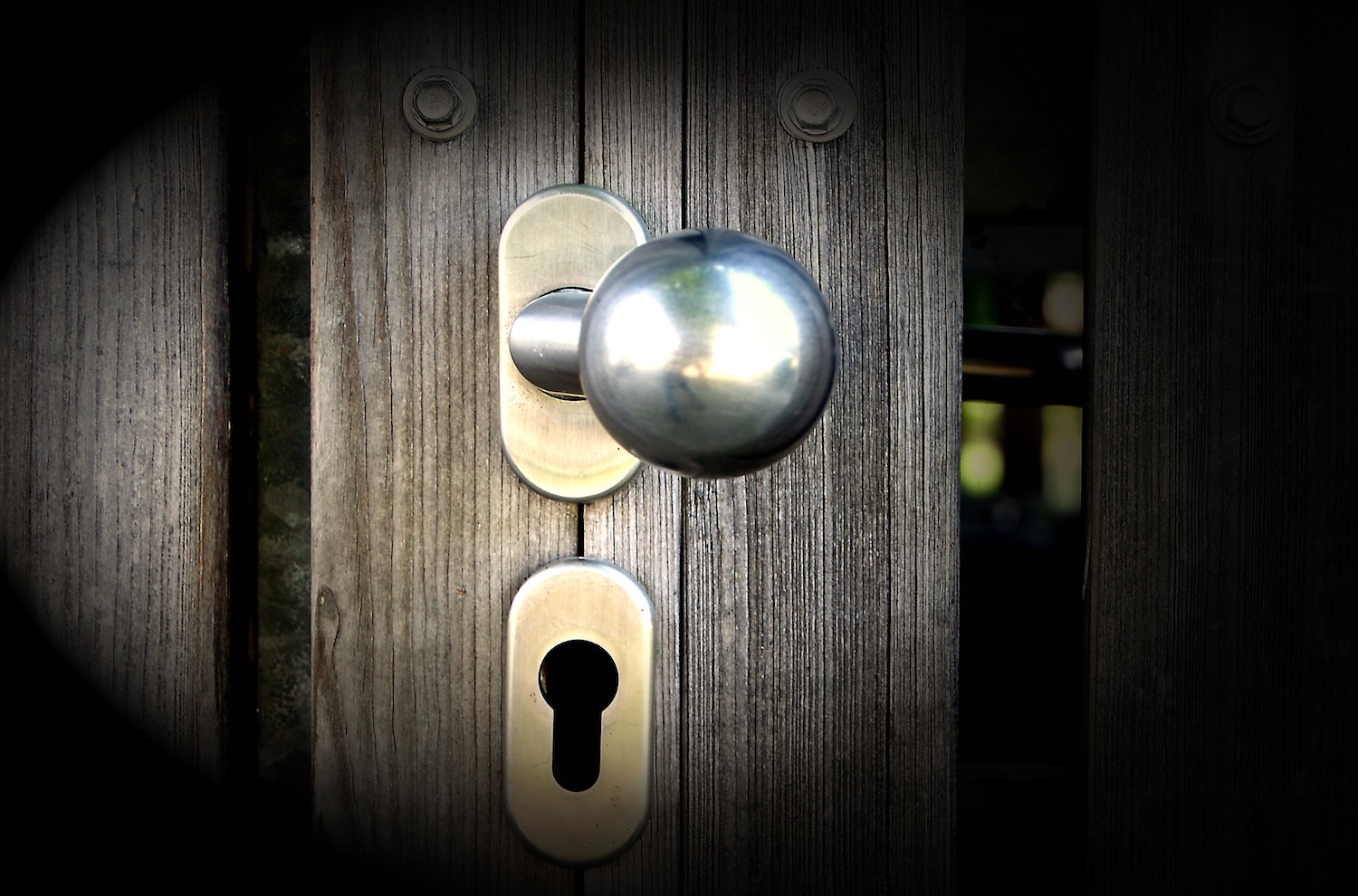 blur-close-up-closed-285669