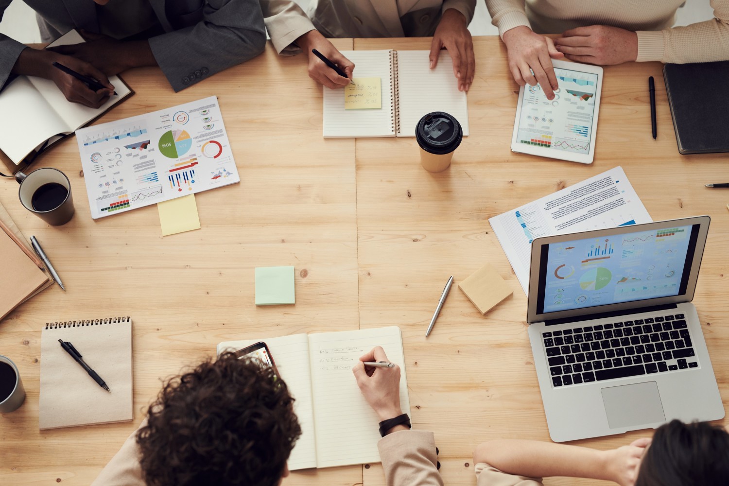 photo-of-people-having-meeting-3183186